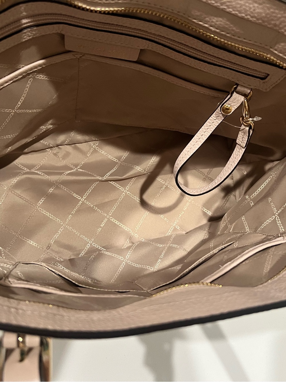 Michael Kors Pale Pink Pebbled Leather Tote with Gold Hardware - Picture 3 of 9